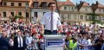 Premiera Mateusza Morawieckiego przywitał w Sandomierzu tłum zwoleników i protestujący rolnicy 