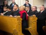 Prezydent Andrzej Duda z małżonką Agatą Kornhauser-Dudą biorą udział we mszy podczas wizyty w Piotrkowie Trybunalskim.