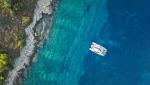 Ze względu na sprzyjający klimat, ciepłe morze i złagodzone przepisy związane z rejestracją jachtów za najatrakcyjniejszy region dla czarteru uchodzi Chorwacja. Prym wiodą także Karaiby.