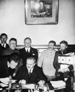 ≥Podpisanie paktu Ribbentrop-Mołotow na Kremlu 23 sierpnia 1939 roku 