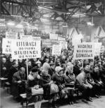 ≥Nowa Huta, marzec 1968.  Zebranie załogi Huty im. Lenina potępiające strajki studenckie.