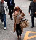 Cristina de Kirchner w drodze na przesłuchanie  