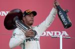 ≥Lewis Hamilton wygrał Grand Prix Japonii i już może wkładać szampana do lodówki 
