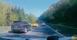 ≥Kamery samochodowe pozwoliły szybko ustalić przebieg tragicznego wypadku na Słowacji  z udziałem polskich kierowców. Na zdjęciu: auta tuż przed kolizją. 