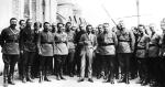 ≥Oficerowie Armii Czerwonej na Kremlu, 1926 r. W środku Aleksiej Rykow, premier ZSRR, obok niego z prawej Michaił Tuchaczewski 