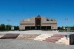 Muzeum Sztuki w Nukusie. Igor Sawicki w roku 1966 doprowadził do powstania stolicy Karakałpacji muzeum  i został jego szefem. Przywódców sowieckiej republiki autonomicznej w zachodnim Uzbekistanie przekonał,  że placówka podniesie prestiż regionu i dowartościuje  mały naród