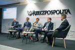 Od lewej: Rafał Wawrzyniak (KDPW), Piotr Teleon (CDM Pekao), Michał Wojciechowski (DM BOŚ), Paweł Florczak (DM mBanku) oraz moderator Przemysław Tychmanowicz.  