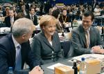 Peter Ramsauer, przewodniczący CSU, Angela Merkel, liderka CDU i kanclerz Niemiec oraz Karl-Theodor Freiherr von und zu Guttenberg, sekretarz generalny CSU (Kongres partii CDU w 2008 r. w Stuttgarcie) 