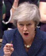 Premier Theresa May odpowiada w środę w Izbie Gmin na trudne pytania 
