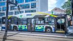 Ładujący się autobus elektryczny to coraz częstszy widok w polskich miastach. Sukcesywnie rozwijana jest infrastruktura ładowania 