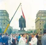 Nowa Huta, 20 lipca 1973 r. III Zlot Młodych Przodowników Pracy, Nauki i Wyszkolenia Bojowego, manifestacja przed pomnikiem Włodzimierza Lenina 