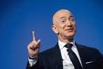 Jeff Bezos założyciel Amazona z wizerunkiem  gdzieś pomiędzy ekscentrycznym geniuszem a bondowskim złoczyńcą