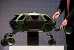 Projekt samochodu robota, który może przemieszczać się  po schodach, a nawet skałach, przedstawił koreański Hyundai  
