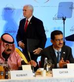 Minister spraw zagranicznych Kataru (bojkotowanego do niedawna) siedział obok przedstawiecieli innych państw arabskich. Na drugim planie – wiceprezydent USA Mike Pence. 