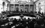 Spory o Okrągły Stół (na zdjęciu obrady plenarne w marcu 1989 r.) czy rząd Jana Olszewskiego już nie porywają tłumów. Czas na nową opowieść o Polsce