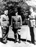 Nikt – ani jego przełożeni w Vichy, ani Gwido Langer (z lewej), ani Biffy Dunderdale (z prawej) – nie wiedział wiele na temat Gustave’a Bertranda