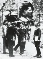 Stauffenberg (pierwszy z lewej) razem z Hitlerem i Keitlem w Wilczym Szańcu, 15 lipca 1944 r. 