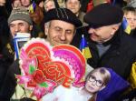 Zwolennicy byłej premier Julii Tymoszenko i prezydenta Petro Poroszenko nie mogą być pewni obecności ich kandydata w II turze 