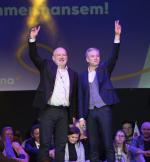 To jest nasz kandydat – mówił na wiecu Wiosny w niedzielę  w Warszawie o Fransie Timmermansie (z lewej) Robert Biedroń 