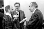 Radość z uczestnictwa we władzy. Kongres KLD, 22 lutego 1992 r. Na zdjęciu: kuluary obrad, rozmawiają (od lewej): Paweł Śpiewak, Ireneusz Krzemiński i Tadeusz Mazowiecki