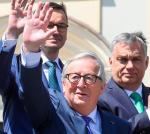 Rumuński Sybin, 9 maja, przed rozpoczęciem szczytu Unii Europejskiej Szef Komisji Europejskiej Jean-Claude Juncker oraz premierzy Polski i Węgier Mateusz Morawiecki i Viktor Orbán 