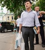 Prezydent Wołodymyr Zełenski w nieprezydenckim stroju odwiedził w czwartek festiwal książki w Kijowie 