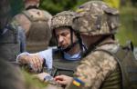 Prezydent Wołodymyr Zełenski w odwiedzinach u żołnierzy  w Donbasie  