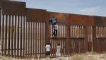 Płot na granicy USA i Meksyku. Do końca roku do Stanów Zjednoczonych nielegalnie może przedostać się milion imigrantów 
