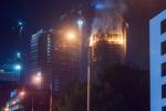 Pożar wieżowca  w Warszawie w pobliżu redakcji „Rzecz- pospolitej” wyglądał bardzo groźnie 