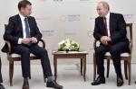 Władimir Putin w czasie spotkania z premierem Saksonii Michaelem Kretschmerem na forum gospodarczym w Petersburgu. Prezydent Rosji otrzymał tam zaproszenie do Drezna, gdzie działał w przeszłości jako agent  KGB. 