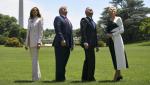 Prezydenci  z małżonkami podczas przelotu F-35 nad Białym Domem 