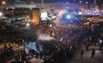 Plac Niepodległości w Kijowie, 11 grudnia 2013 r. Tysiące proeuropejskich protestujących domagają się przedterminowych wyborów i opierają apelom policji o opuszczenie placu 