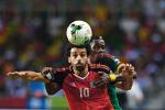 Finał poprzedniego turnieju o Puchar Narodów Afryki. Kamerun pokonał Egipt 2:1. Na zdjęciu największa gwiazda afrykańskiego futbolu Mohamed Salah (z przodu) i Ambroise Oyongo 
