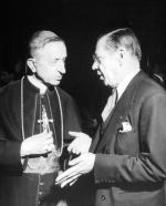 Józef Retinger w rozmowie z dyplomatą watykańskim kardynałem Fernandem Cento 