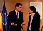 Premier Pedro Sanchez  i ekscentryczny lider Podemos Pablo Iglesias szukają wspólnego języka 