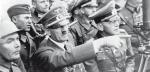 Adolf Hitler wśród swoich żołnierzy podczas walk o Warszawę; kampania wrześniowa 1939 r.