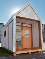 Domy z papieru tworzone przez wrocławskiego architekta to jeden z pomysłów na rozwiązania problemu bezdomności