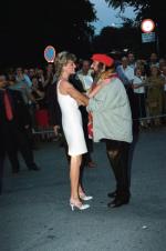 Pavarotti i zaprzyjaźniona z nim księżna Diana na dorocznym koncercie  w Modenie, lata 90.