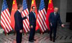 Szanghaj 31 lipca 2019 r. Chiński wicepremier Liu He (z prawej) wita amerykańskiego przedstawiciela ds. handlu Roberta Lighthizera (z lewej) i sekretarz skarbu Steve’a Mnuchina 