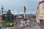 Skopje. Wspólczesna Macedonia Północna próbuje budować swoją tożsamość na odwołaniach do antyku. Wychodzi z tego kiczowaty obraz stolicy
