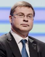 Valdis Dombrovskis, Łotysz z centroprawicowej Jedności,  jest jednym z wiceszefów ustępującej KE (do spraw euro i dialogu społecznego) 