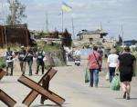 Stanica Ługańska znajduje się na linii frontu w Donbasie. Z jednej strony ukraińska armia, z drugiej kontrolowane przez Rosję siły samozwańczych republik.  