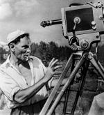 Wsiewołod Pudowkin wyreżyserował  w 1939 r. antypolski film „Minin i Pożarski”.   To opowieść o bezwzględnych Polakach gnębiących i okupujących Rosję  na początku XVII w. 