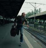 „Przypadek” Krzysztofa Kieślowskiego, jeden  z legendarnych filmów wyprodukowanych przez zespoły filmowe. Rzecz  o totalnym upolitycznieniu życia w PRL 