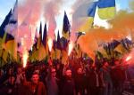 Protestujący na kijowskim Majdanie w poniedziałek wieczorem 