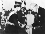 Cesarz Hirohito i niemiecki ambasador Dirksen, w tle (w środku) Richard Sorge, sowiecki szpieg w Japonii 