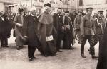 Rada Regencyjna udaje się na Zamek Królewski po złożeniu przysięgi w katedrze. Warszawa, 27 października 1917 r. 