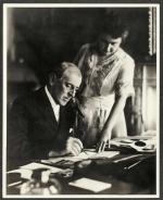 Woodrow Wilson, 28. prezydent USA, z drugą żoną, Edith. Biały Dom, czerwiec 1920 r. 