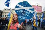 W referendum w 2014 r. Szkoci opowiedzieli się za pozostaniem w Wielkiej Brytanii. Decyzja o wyjściu z Unii Europejskiej była dla nich zaskoczeniem – większość z nich głosowała przeciwko brexitowi. Nie dziwi więc wzrost nastrojów proniepodległościowych. Na zdjęciu   pikieta w Glasgow, listopad 2019 r.