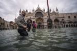 Platforma Fairbnb wystartowala  na początek  w pięciu miastach,  w tym  w dotkniętej obecnie powodzią Wenecji. 